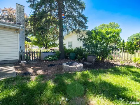 Exterior - 929 E Monroe St, Morton, IL 61550 photo 11 of 11