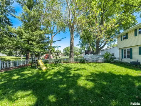 Exterior - 929 E Monroe St, Morton, IL 61550 photo 10 of 11