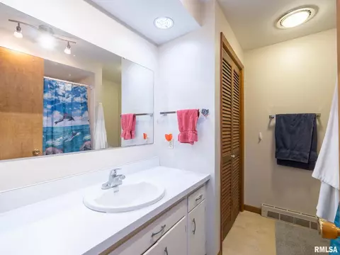 Bath - 929 E Monroe St, Morton, IL 61550 photo 3 of 4
