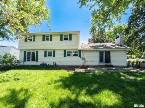 Exterior - 929 E Monroe St, Morton, IL 61550 photo 8 of 11