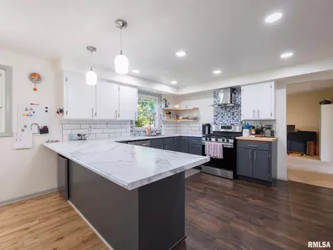 Kitchen - 929 E Monroe St, Morton, IL 61550 photo 1 of 3