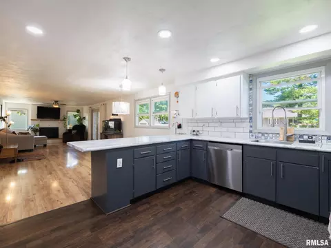 Kitchen - 929 E Monroe St, Morton, IL 61550 photo 3 of 3