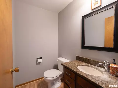 Bath - 929 E Monroe St, Morton, IL 61550 photo 4 of 4