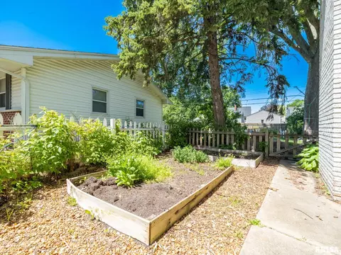 Exterior - 929 E Monroe St, Morton, IL 61550 photo 2 of 11