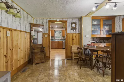 Dining - 7230 E 1800th St, Macomb, IL 61455 photo 1 of 2
