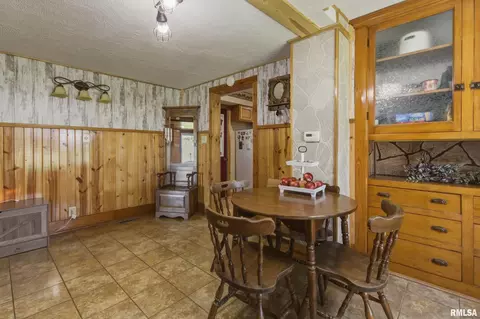 Dining - 7230 E 1800th St, Macomb, IL 61455 photo 2 of 2
