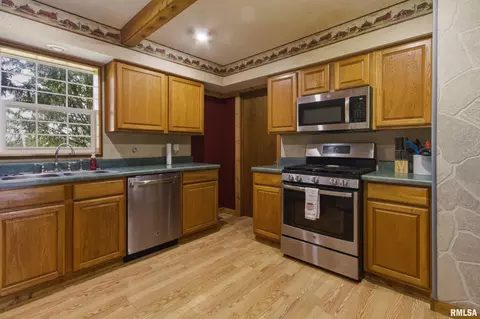 Kitchen - 7230 E 1800th St, Macomb, IL 61455 photo 2 of 2