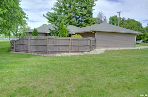 Exterior - 1220 Maple Ave, Macomb, IL 61455 photo 3 of 6