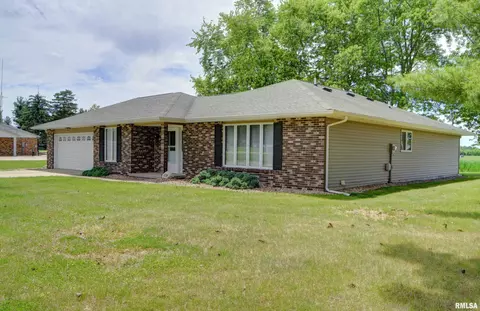 Exterior - 1220 Maple Ave, Macomb, IL 61455 photo 2 of 6
