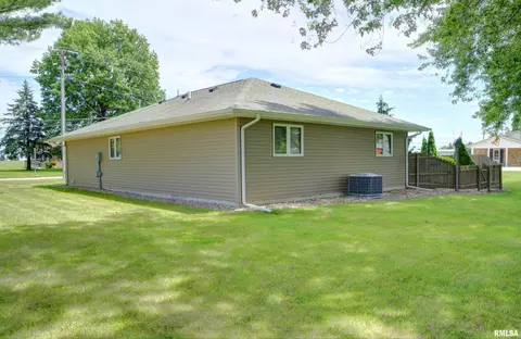 Exterior - 1220 Maple Ave, Macomb, IL 61455 photo 6 of 6