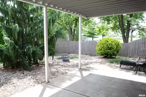 Exterior - 1220 Maple Ave, Macomb, IL 61455 photo 5 of 6