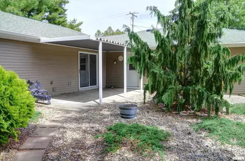 Exterior - 1220 Maple Ave, Macomb, IL 61455 photo 4 of 6
