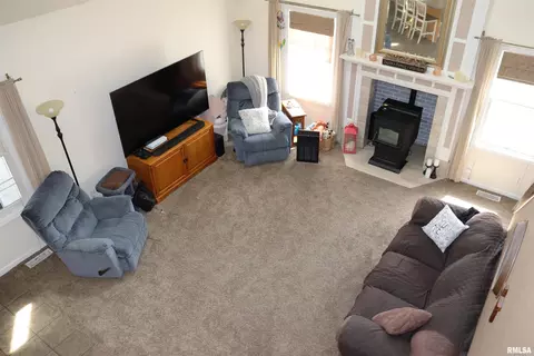 Living - 1157 E Guth Rd, Washington, IL 61571 photo 2 of 2