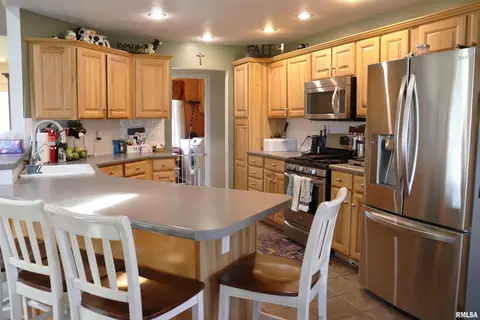 Kitchen - 1157 E Guth Rd, Washington, IL 61571 photo 2 of 4