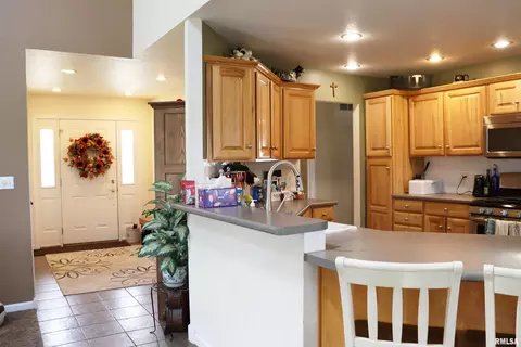 Entry Way - 1157 E Guth Rd, Washington, IL 61571 photo 1 of 5