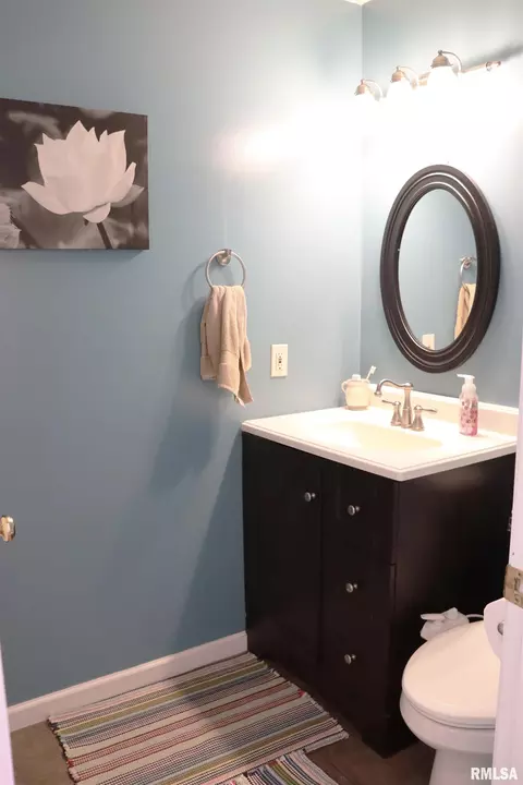 Bath - 1157 E Guth Rd, Washington, IL 61571 photo 1 of 12