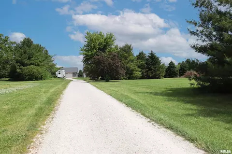 Exterior - 1157 E Guth Rd, Washington, IL 61571 photo 3 of 19