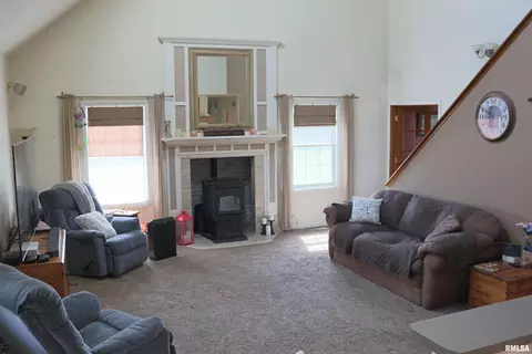 Living - 1157 E Guth Rd, Washington, IL 61571 photo 1 of 2