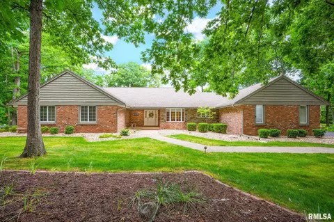 341 W Ravinwoods Rd, Peoria, IL 61615