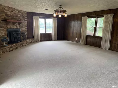 Living - 6772 Cherry Valley Rd, Marion, IL 62959 photo 2 of 4