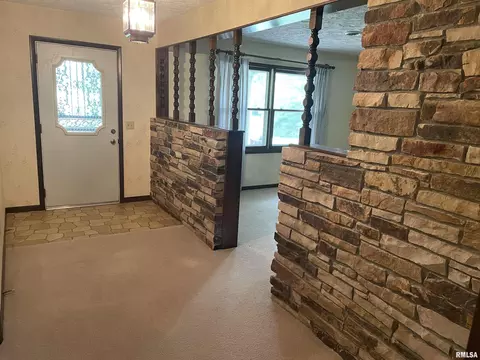 Entry Way - 6772 Cherry Valley Rd, Marion, IL 62959 photo 1 of 2