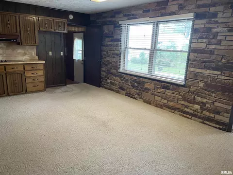 Living - 6772 Cherry Valley Rd, Marion, IL 62959 photo 3 of 4