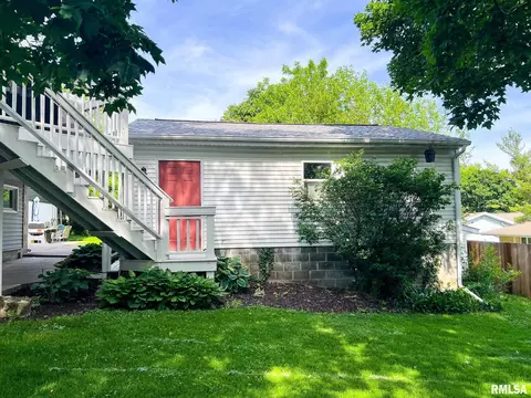 Exterior - 307 Tower St, Eureka, IL 61530 photo 9 of 19
