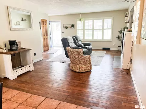 Living - 307 Tower St, Eureka, IL 61530 photo 4 of 5