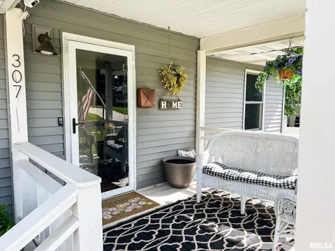 Exterior - 307 Tower St, Eureka, IL 61530 photo 18 of 19
