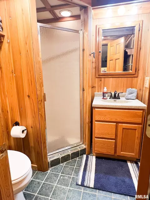 Bath - 307 Tower St, Eureka, IL 61530 photo 2 of 2