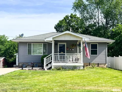 307 Tower St, Eureka, IL 61530