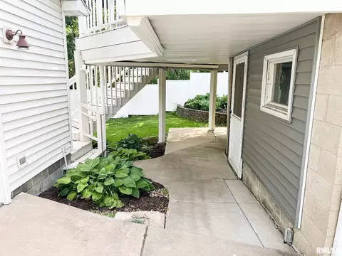 Exterior - 307 Tower St, Eureka, IL 61530 photo 3 of 19