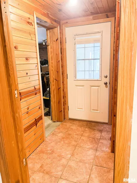 Entry Way - 307 Tower St, Eureka, IL 61530 photo 4 of 4