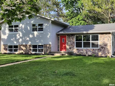 716 N Trade Wind Dr, Peoria, IL 61604
