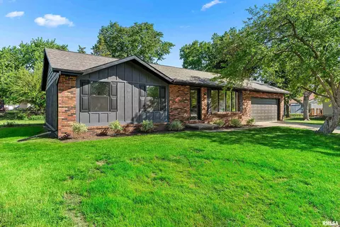 751 Fillmore St, Morton, IL 61550