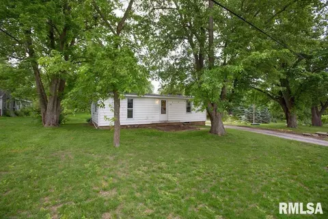 721 N Main St, Eureka, IL 61530