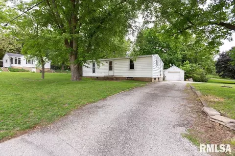 Exterior - 721 N Main St, Eureka, IL 61530 photo 2 of 6