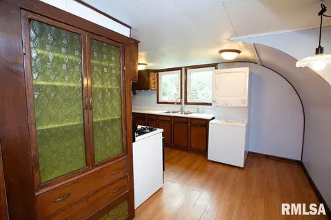 Entry Way - 721 N Main St, Eureka, IL 61530 photo 1 of 5