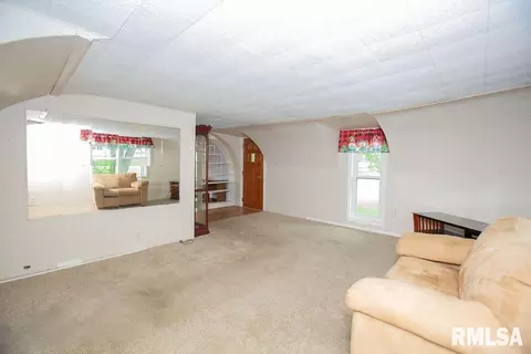 Living - 721 N Main St, Eureka, IL 61530 photo 3 of 4
