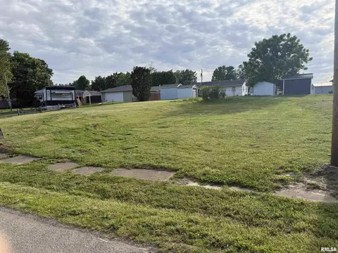 105 S 22nd St, Herrin, IL 62948