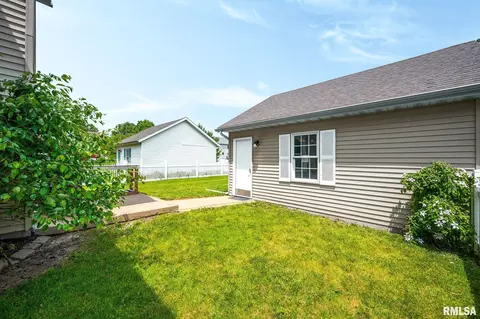 Exterior - 1102 Chippewa St, Normal, IL 61761 photo 6 of 6