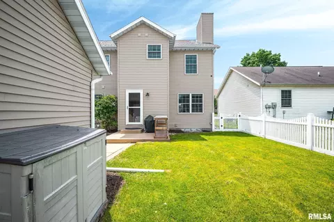 Exterior - 1102 Chippewa St, Normal, IL 61761 photo 5 of 6