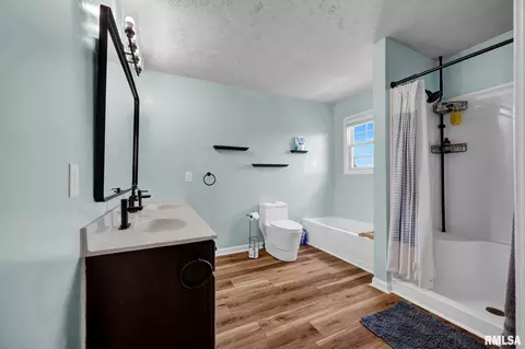 Bath - 1102 Chippewa St, Normal, IL 61761 photo 2 of 4