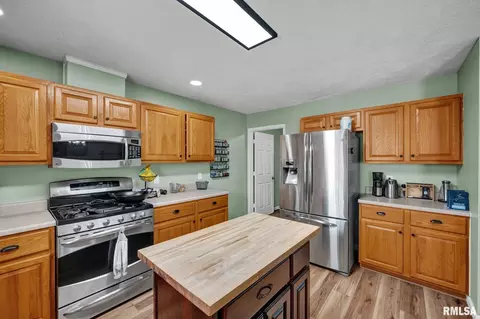 Kitchen - 1102 Chippewa St, Normal, IL 61761 photo 4 of 4