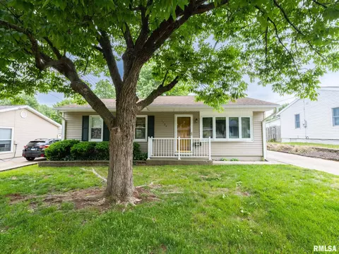 1704 Englewood Ter, Pekin, IL 61554