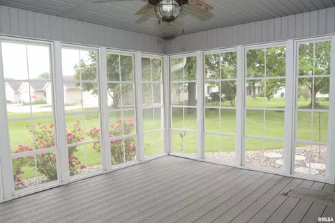 Exterior - 225 Pinecrest Dr, Macomb, IL 61455 photo 4 of 5