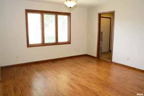 Living - 225 Pinecrest Dr, Macomb, IL 61455 photo 3 of 4