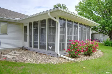 Exterior - 225 Pinecrest Dr, Macomb, IL 61455 photo 3 of 5