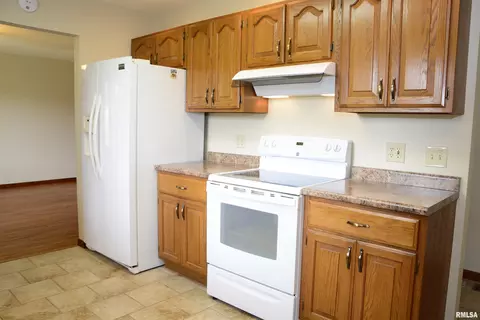 Kitchen - 225 Pinecrest Dr, Macomb, IL 61455 photo 3 of 4