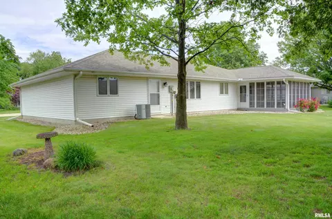Exterior - 225 Pinecrest Dr, Macomb, IL 61455 photo 2 of 5